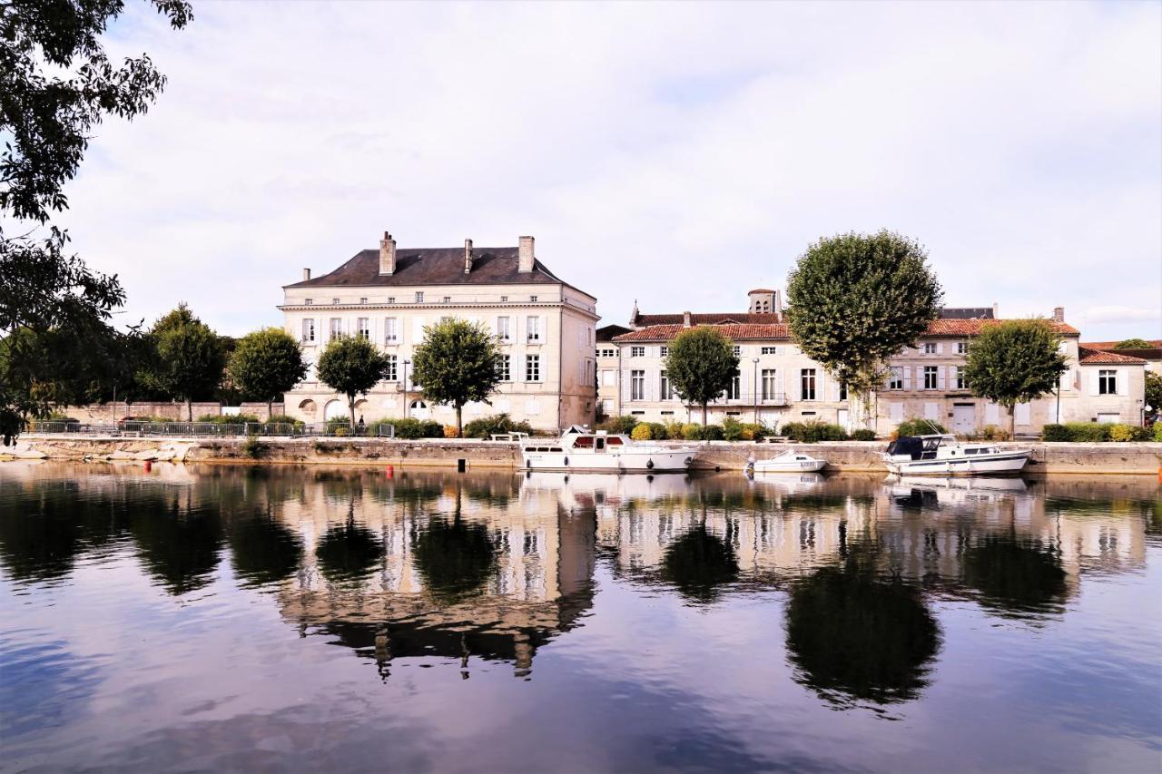 Gîte Le Bonheur Hiersac Extérieur photo