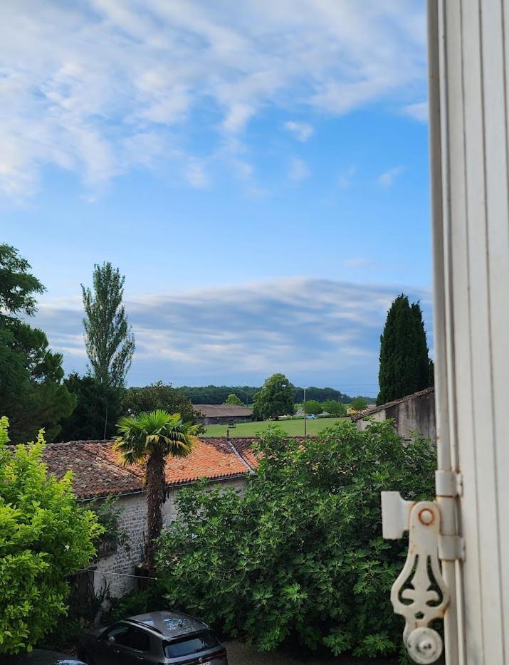 Gîte Le Bonheur Hiersac Extérieur photo