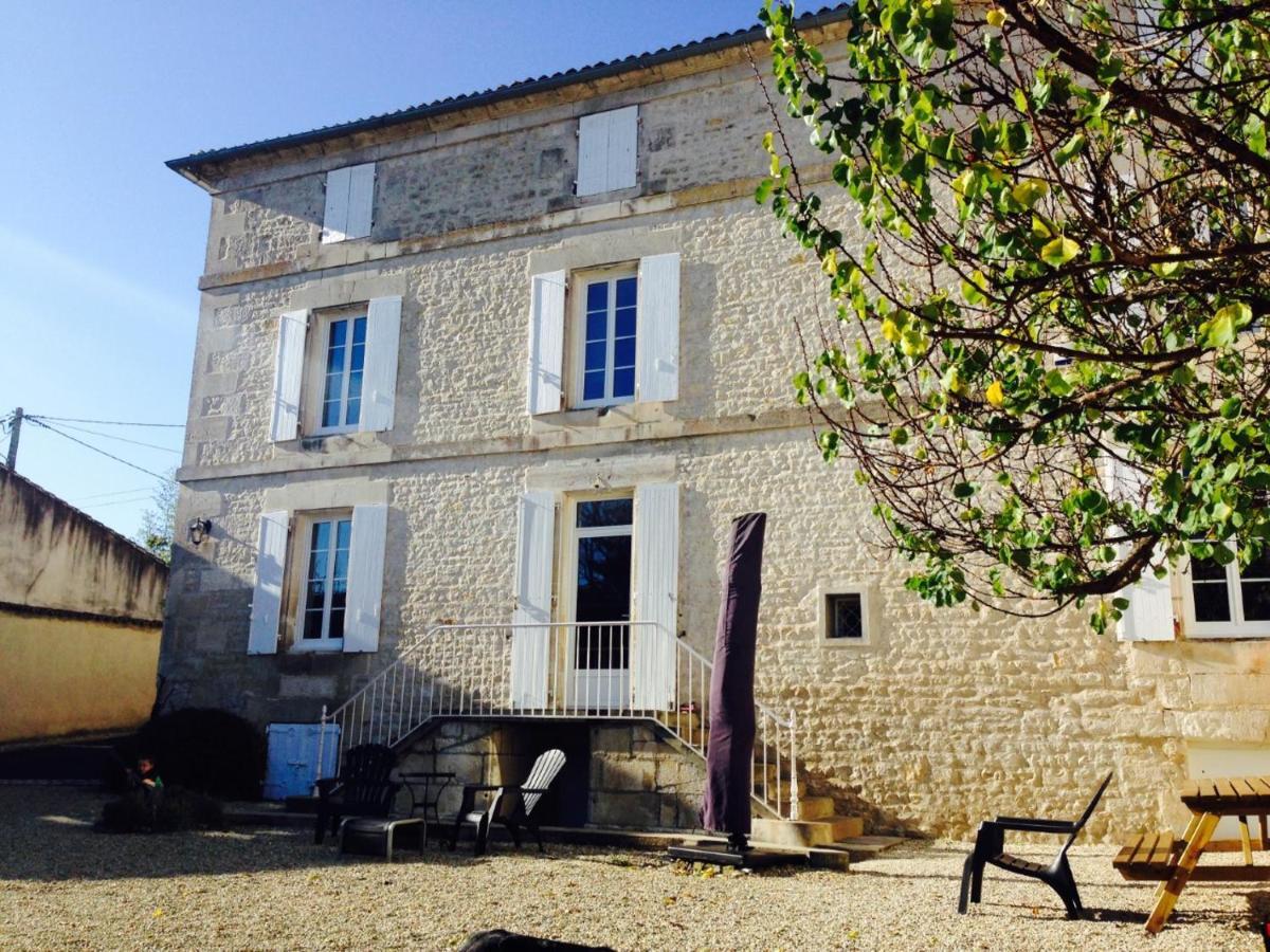 Gîte Le Bonheur Hiersac Extérieur photo