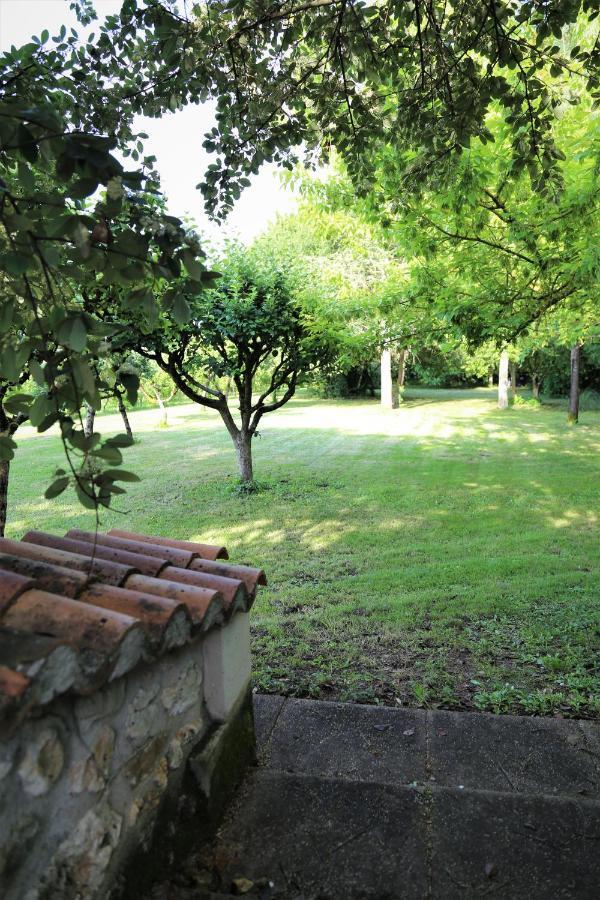 Gîte Le Bonheur Hiersac Extérieur photo